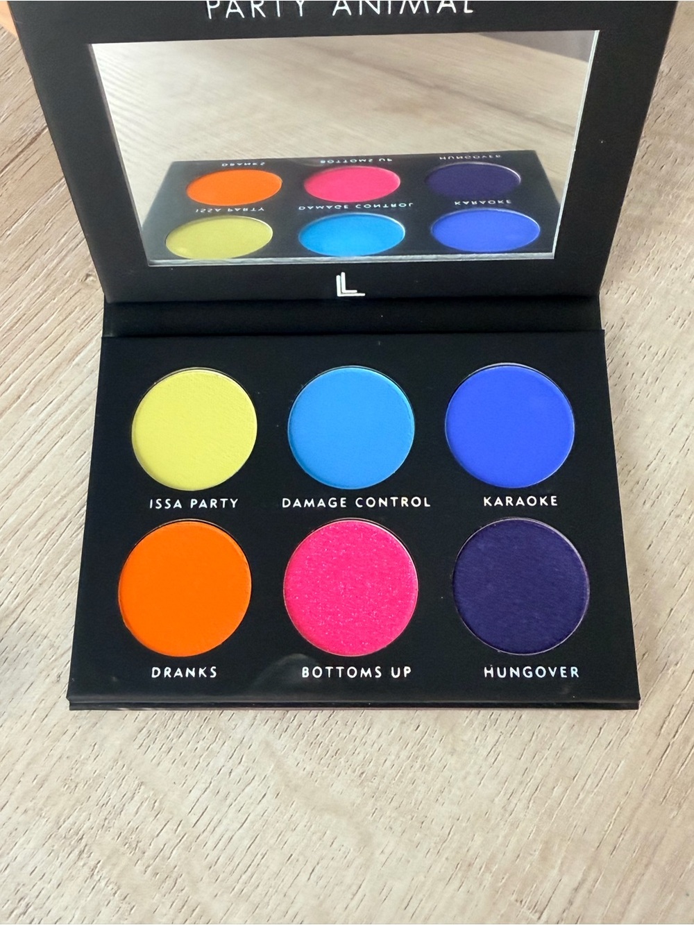 Bold Neon 6 Color Eyeshadow Palette by Laura Lee NEW/NEVER USED